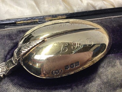 Lot 287 - Naval Interest- George V silver gilt annointing spoon, engraved D.H.J. H.M.S./M L33 29 May 1919, (London 1910), maker Reid & Sons, in fitted case, together with interesting letter of provenance.