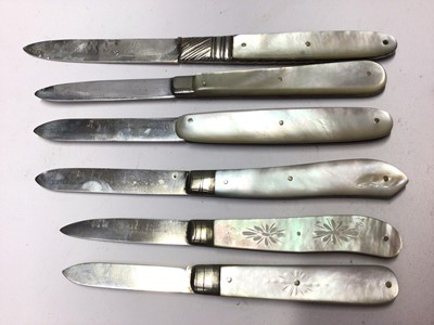 Lot 290 - Edwardian silver and mother of pearl fruit knife, (Sheffield 1901), together with five other silver and mother of pearl fruit knives, various dates and makers (6)