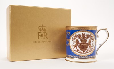 Lot 163 - H.M.Queen Elizabeth II 2013 Royal Household Christmas present Royal mug in fitted box