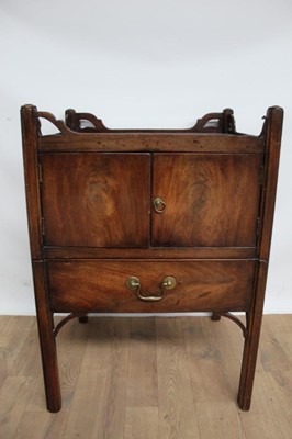 Lot 1332 - George III mahogany washstand