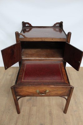 Lot 1332 - George III mahogany washstand