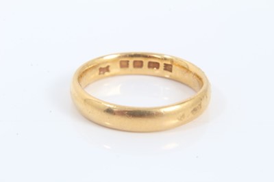 Lot 538 - 22ct gold wedding ring, London 1924, size L.