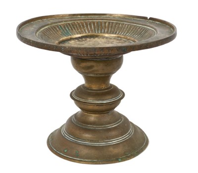 Lot 830 - 17th century brass tazza