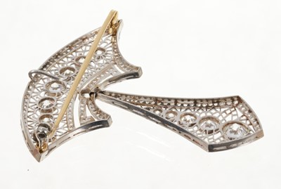 Lot 544 - Belle Époque diamond pendant brooch