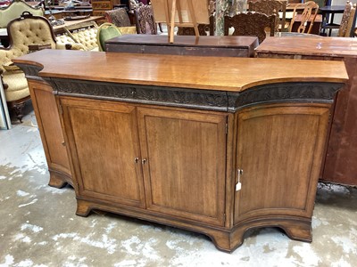 Lot 1160 - 18th century style American mahogany sideboard by Henredon