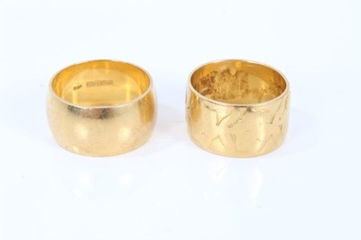 Lot 627 - Two 22ct gold wedding rings