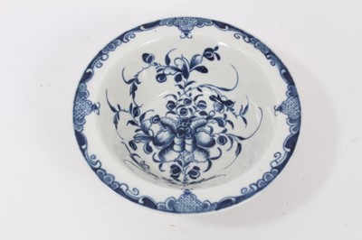 Lot 6 - A Worcester blue and white patty pan, painted in the Mansfield pattern, 12.5cm diameter