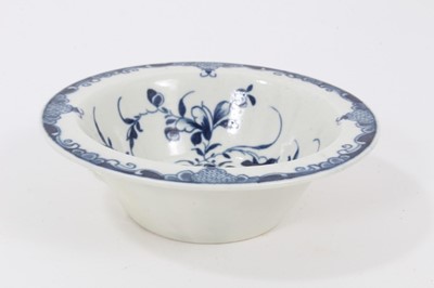 Lot 6 - A Worcester blue and white patty pan, painted in the Mansfield pattern, 12.5cm diameter