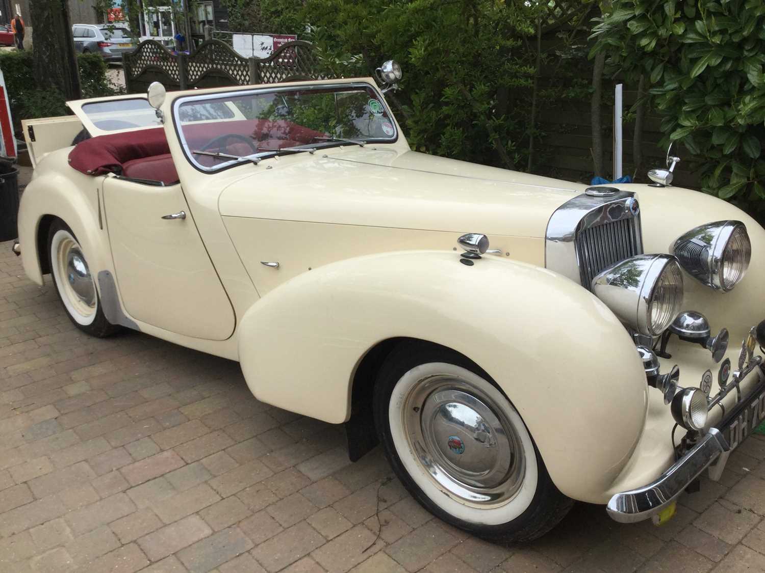 Lot 1 - 1948 Triumph 1800 Roadster (18TR), 1776cc straight four engine, 4 speed manual, Reg. No. LDH 700, finished in cream with red leather interior
