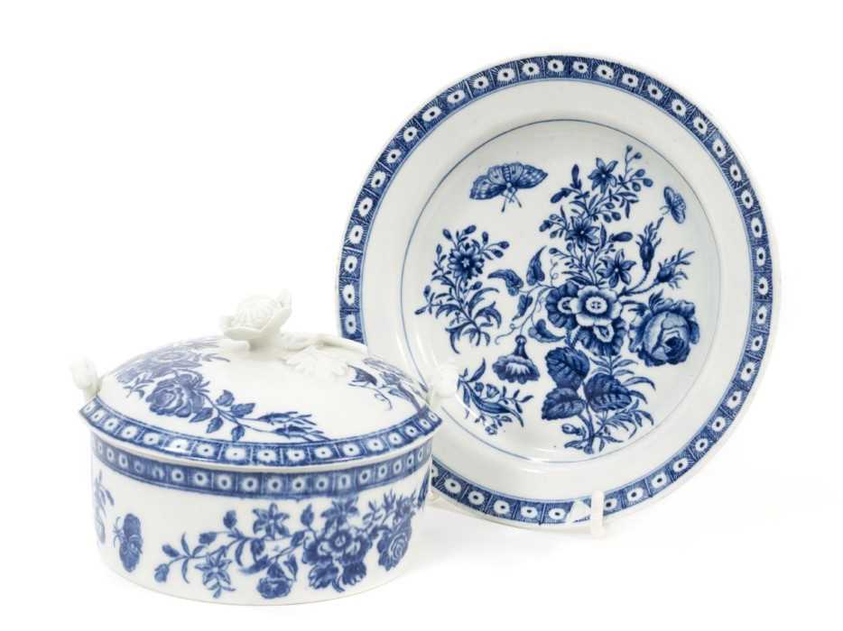 Lot 26 - A Worcester blue and white butter tub, cover and stand, circa 1770, decorated with floral sprays, 11cm diameter