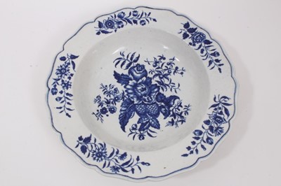 Lot 33 - A large Worcester blue and white Pinecone pattern dish, with scalloped rim, crescent mark to base, 25cm diameter