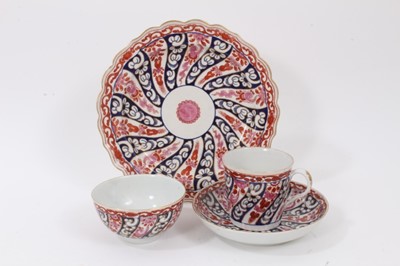 Lot 43 - Worcester Queen Charlotte pattern tea wares, circa 1760, including a trio and a plate (4)