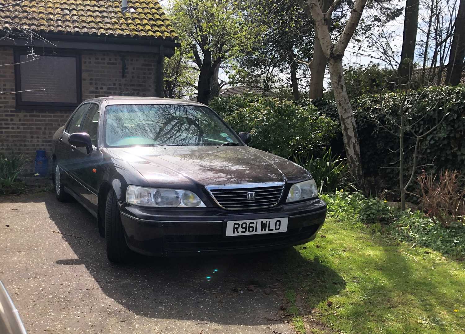 Lot 19 - 1998 Honda Legend 3.5 V6, Saloon, Automatic, finished in purple with grey leather interior