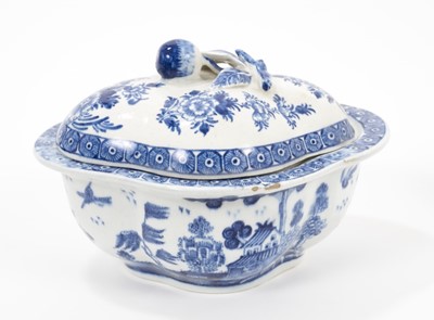 Lot 81 - A Derby blue and white tureen and cover, circa 1775, decorated with a Willow-type pattern, 16.5cm across