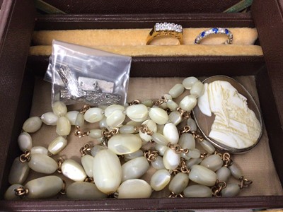 Lot 13 - Jewellery box containing vintage costume jewellery