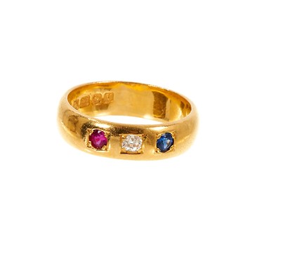 Lot 479 - 22ct gold and gem set ring