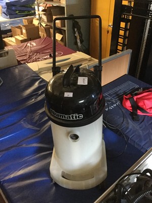 Lot 17 - Numatic vacuum cleaner