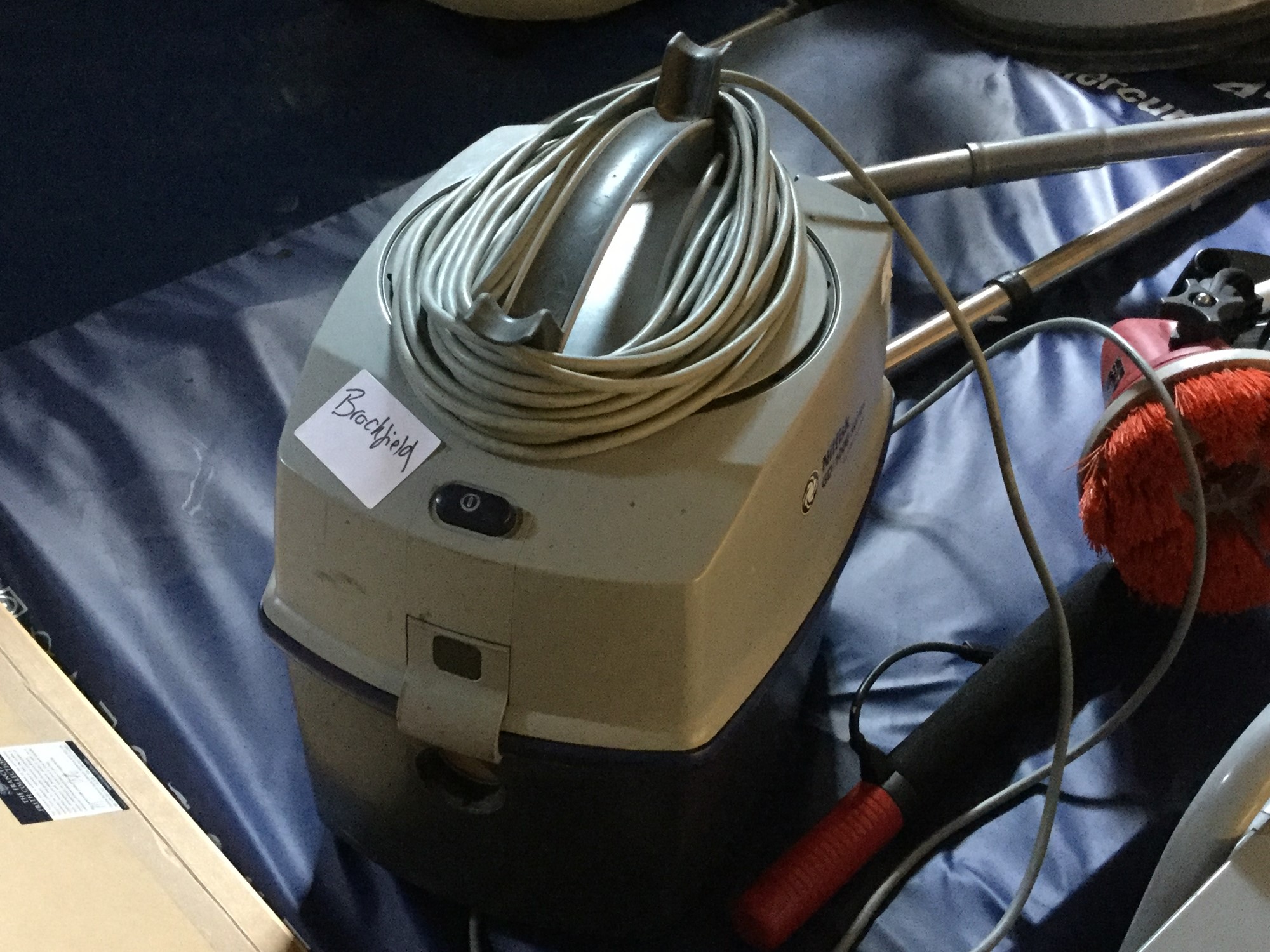 Lot 21 Nilfisk GD1000 vacuum