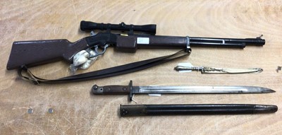 Lot 862 - British 1907 pattern Enfield bayonet and a South American dagger together with a Raid Fire Challenger cap gun (3)