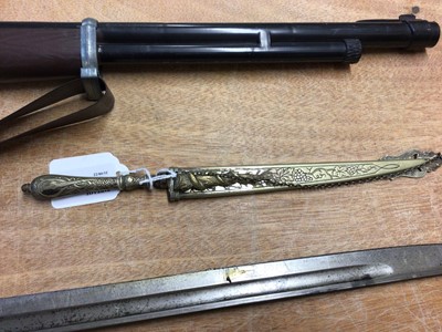 Lot 862 - British 1907 pattern Enfield bayonet and a South American dagger together with a Raid Fire Challenger cap gun (3)