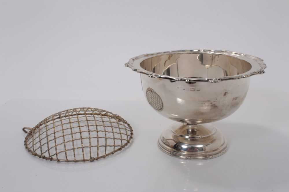 Lot 14 - George V silver rose bowl raised on circular pedestal foot, (Birmgham 1924), maker Daniel & Arter, 16cm diameter, (10.3oz)