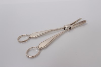 Lot 20 - Pair George V silver grape scissors, (Sheffiled 1933), maker Frank Cobb & Co, 8cm long, (3.5oz)