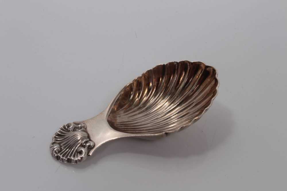 Lot 25 - 1960s silver caddy spoon of shell form, (London 1964), maker A Chick & Sons Ltd, 8cm long, (0.7oz)