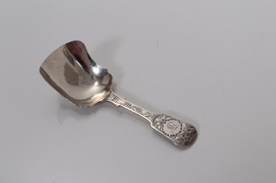 Lot 26 - Victorian silver fiddle pattern caddy spoon with engraved decoration, (Birmingham 1873), maker George Unite, 9.3cm long, (0.3oz)