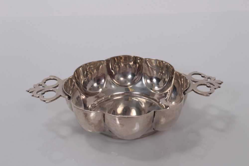 Lot 29 - Edwardian silver two handled dish of shaped circular form, (London 1901), markers mark is rubbed, 13cm overall width, (2.4oz)