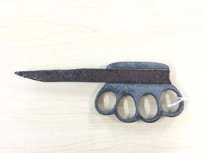 Lot 868 - First World War period Private purchase knuckle duster knife