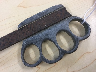 Lot 868 - First World War period Private purchase knuckle duster knife