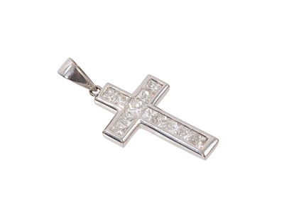 Lot 454 - Platinum and diamond cross pendant