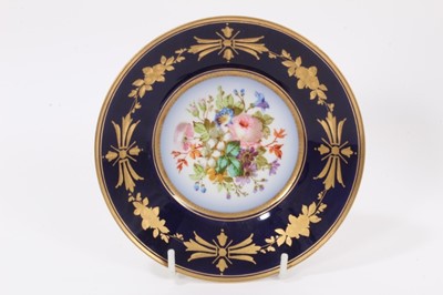 Lot 165 - A Chamberlain’s Worcester plate, in Imari style, and a Sèvres style saucer