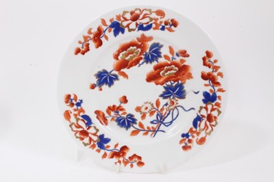 Lot 165 - A Chamberlain’s Worcester plate, in Imari style, and a Sèvres style saucer