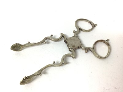 Lot 236 - A pair of George III silver sugar scissors