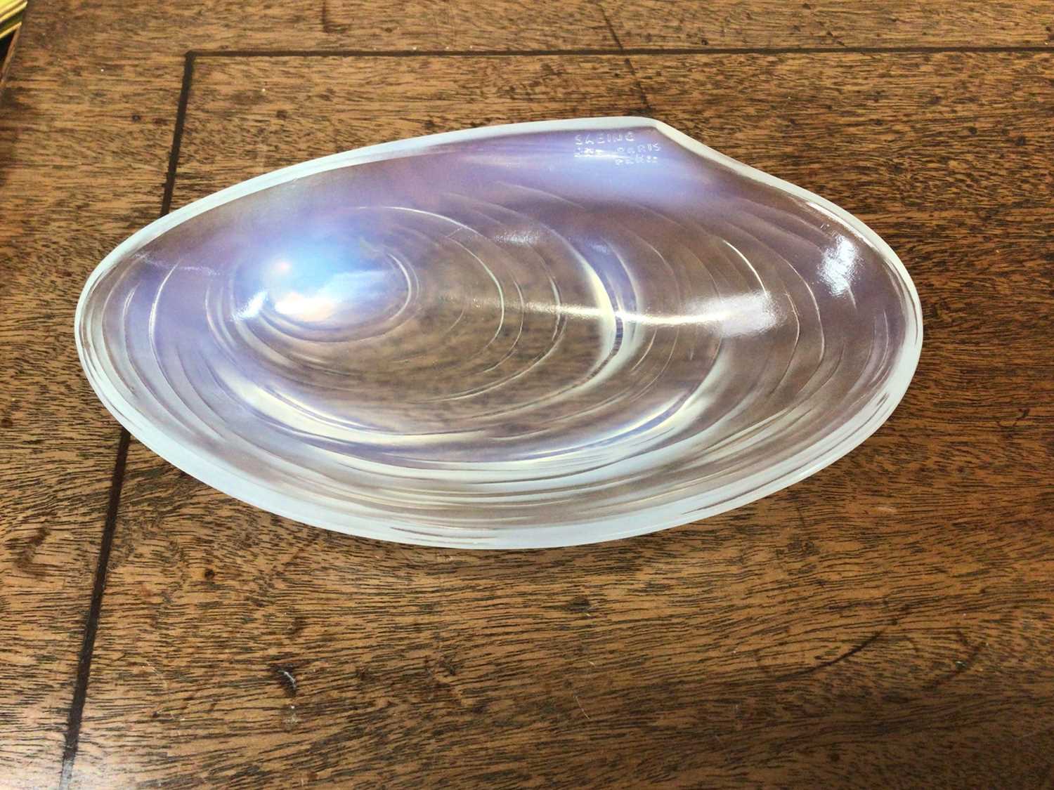 Lot 64 - A Sabino opalescent glass shell shaped dish