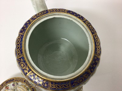 Lot 145 - Worcester teapot and cover