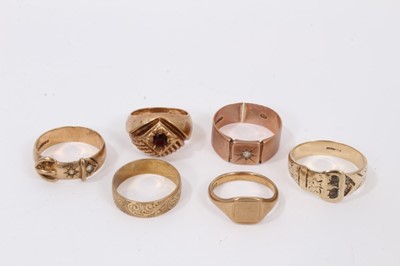 Lot 491 - Six 9ct gold rings to include a wedding band, buckle rings 
and signet rings