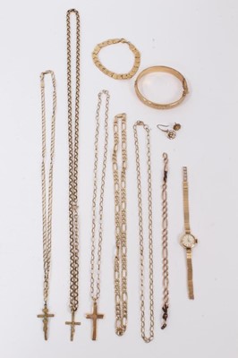 Lot 495 - Group of 9ct gold and yellow metal jewellery to include a ladies 
wristwatch, 9ct gold hinged bangle, various chains and bracelets