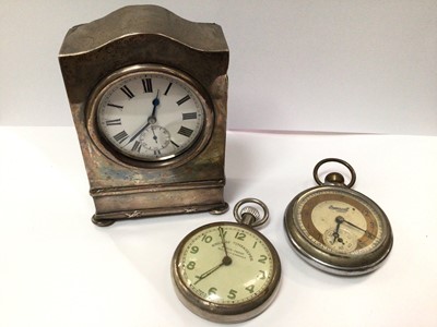 Lot 918 - Edwardian silver cased desk clock and two pocket watches