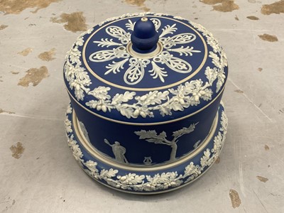 Lot 253 - Wedgwood jasperware cheese dome and cover