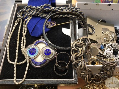 Lot 913 - Costume jewellery, silver, wristwatches, two Parker pens, coins and banknotes