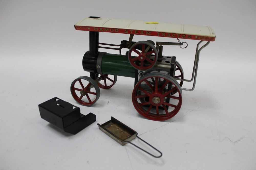 Lot 1811 - Mamod traction engine and a vintage horse racing game