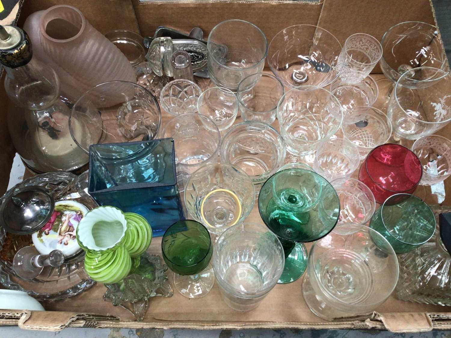 Lot 867 - Group of assorted glassware including