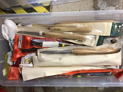 Lot 2673 - 33 assorted chisels - gouges, scrapers/skews and assorted callipers etc - all relevant manuals and handbooks