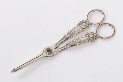 Lot 299 - George IV pair silver Kings pattern grape scissors (London 1828)
