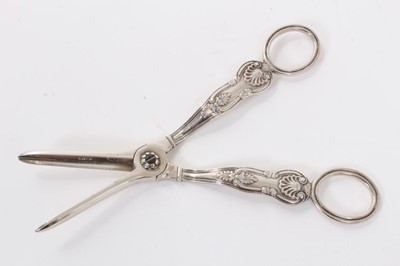 Lot 299 - George IV pair silver Kings pattern grape scissors (London 1828)
