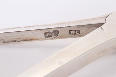 Lot 299 - George IV pair silver Kings pattern grape scissors (London 1828)