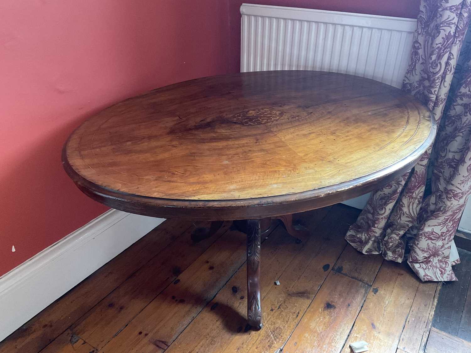 Lot 30 - Victorian walnut oval loo table.