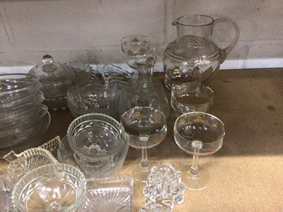 Lot 125 - Group of glassware, including a set of gilt champagne glasses